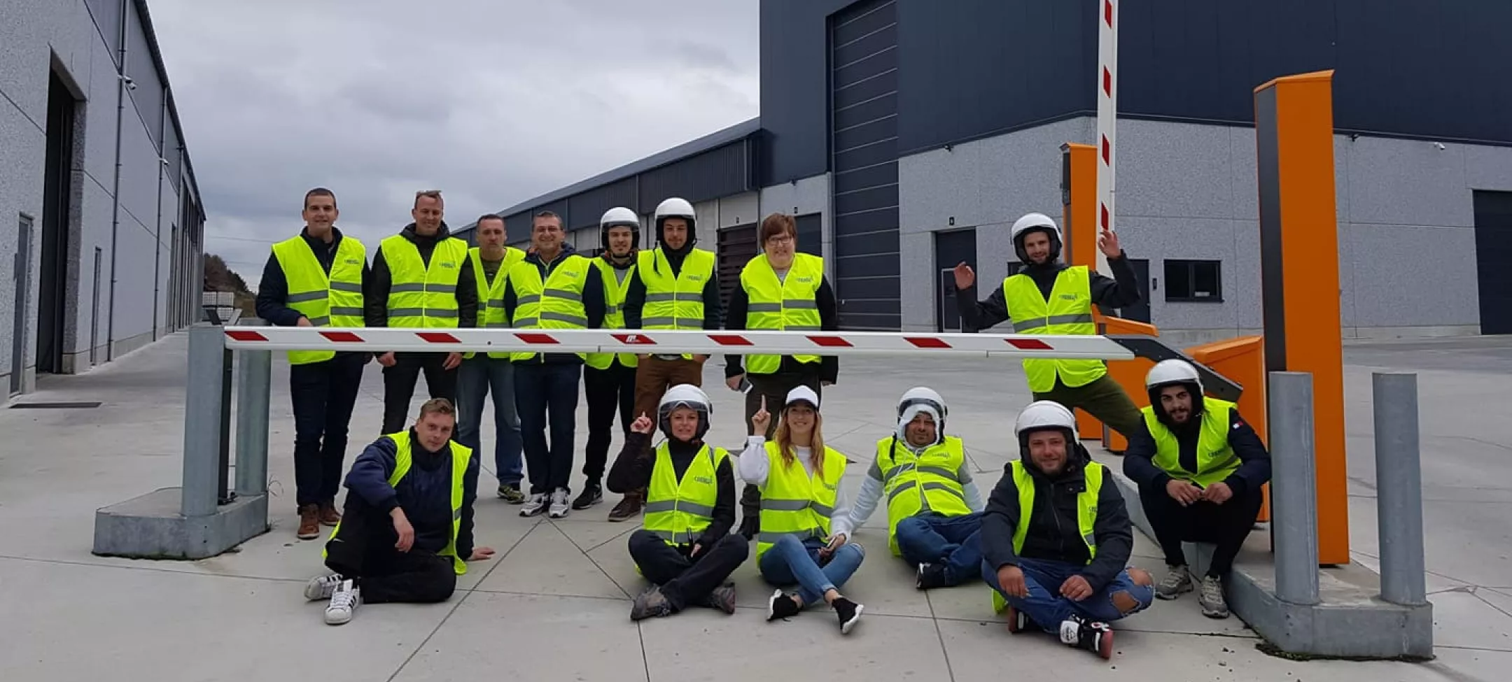 Cornelis team aan slagboom